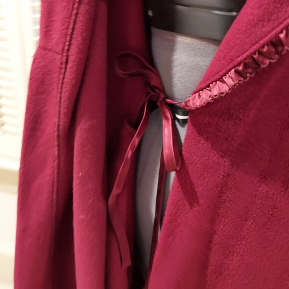 Vintage Burgundy Robe NWOT Amanda Stewart Heavy Warm & Ruffled Size S - Picture 9 of 9